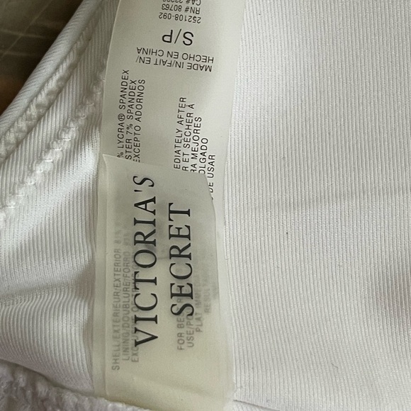 Victoria’s Secret bikini - Picture 3 of 3